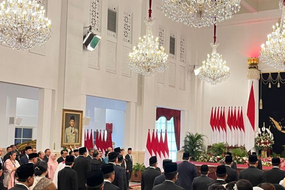 Prabowo Resmi Lantik 48 Menteri dan 5 Pejabat Kabinet Merah Putih - JPNN.COM