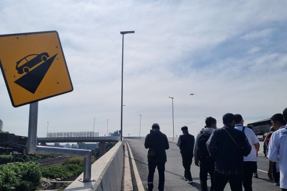 Pemkot Bandung Larang Sepeda Motor Ngebut di Flyover Ciroyom - JPNN.COM