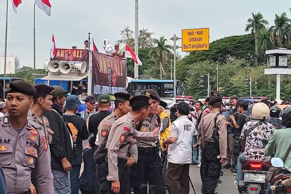 Aksi 411 di Kawasan Patung Kuda, Lihat Massanya - JPNN.COM