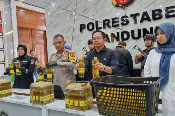 Waspada, Minyak Goreng Palsu Beredar di Pasar Kota Bandung - JPNN.COM