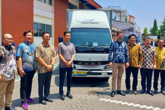 PT Yusen Mengaku Dapat Banyak Untung Setelah Mengoperasikan Mitsubishi Fuso eCanter - JPNN.COM