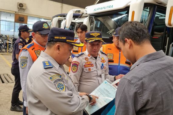 BPTD Jabar Sidak Pul Bus Pariwisata Menjelang Nataru, Antisipasi Kendaraan Bodong - JPNN.COM