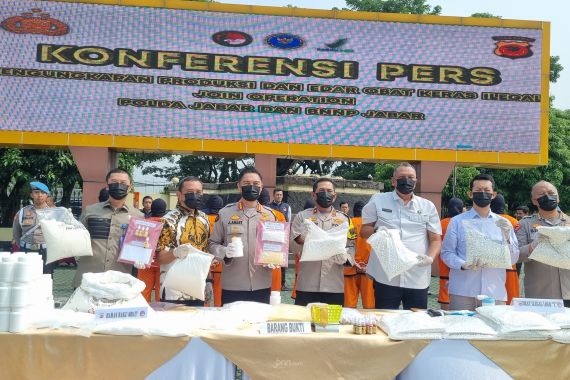 Polda Jawa Barat Gagalkan Peredaran 1 Juta Butir Obat Keras Ilegal - JPNN.COM