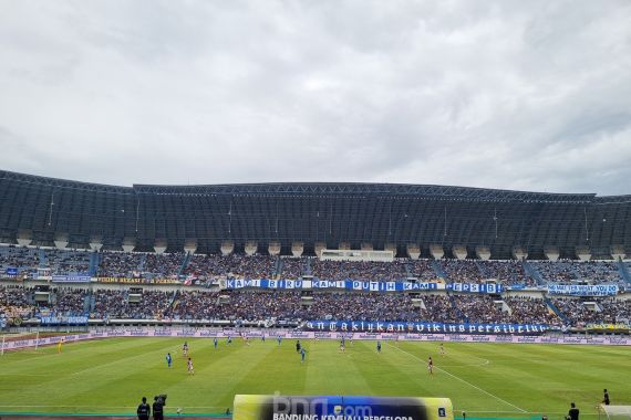 Pelatih Persib Bojan Hodak Sebut Stadion GBLA Belum Siap Dipakai Melawan Borneo FC - JPNN.COM