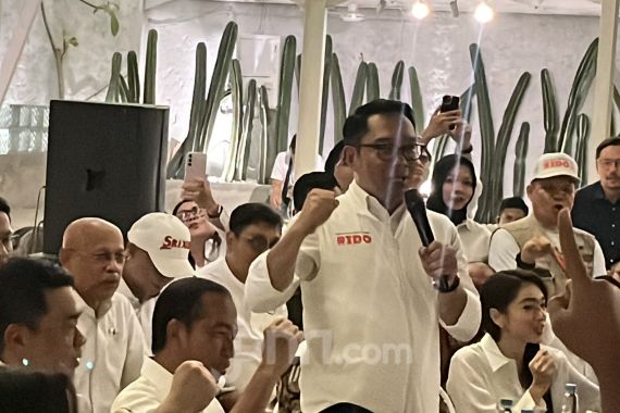 Momen Jokowi Bersemangat Ucapkan Yel-Yel Ridwan Kamil Menang - JPNN.COM