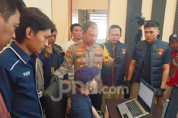 Markas Judol di Leuwipanjang Bandung Digerebek, Berkamuflase jadi Toko Pakaian - JPNN.COM