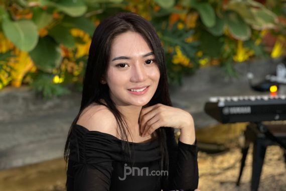 Berlliana Lovell Menangis Bawakan Lagu Tuhan Pasti Tahu - JPNN.COM