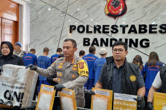 Diperintah Warga Binaan, Mbak R Selundupkan 61 Paket Sabu-sabu ke Rutan Kebon Waru - JPNN.COM