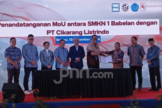 Cikarang Listrindo Kembangkan SMKN 1 Babelan Menjadi Sekolah Keunggulan  - JPNN.COM