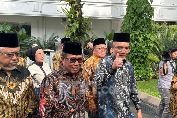 Panja Haji DPR Temui Prabowo di Istana, Laporkan Penurunan Biaya Haji - JPNN.COM