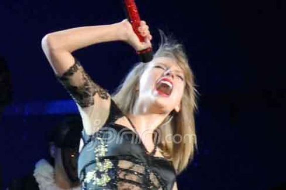 Taylor Swift Gelar Show Rahasia untuk Kejutkan 200 Penggemar - JPNN.COM