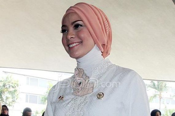 9 Tahun Menikah Secara Siri, Rachel Maryam Kini Sudah Lega   - JPNN.COM