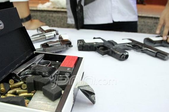 Polisi yang Memiliki Masalah Keluarga Bakal Dicabut Izin Senjata Apinya - JPNN.COM