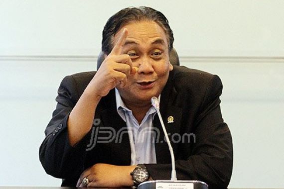 Pernyataan Terbaru Bambang Pacul soal Ganjar Pranowo, Dia Bersiul, Ha Ha Ha - JPNN.COM
