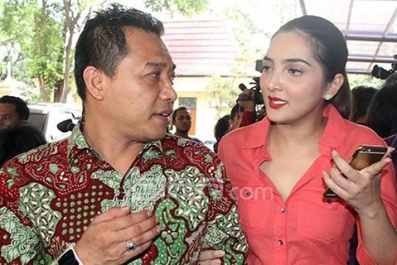 Gegara Salah Lagu, Anang dan Ashanty Disoraki Pendukung Timnas Indonesia, Waduh - JPNN.COM