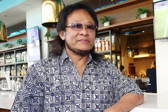 Lelang Gitar Mendiang Deddy Dores Untuk Biaya Perawatan Ibunda, Calvin Dores: Ini Jalan Terakhir - JPNN.COM