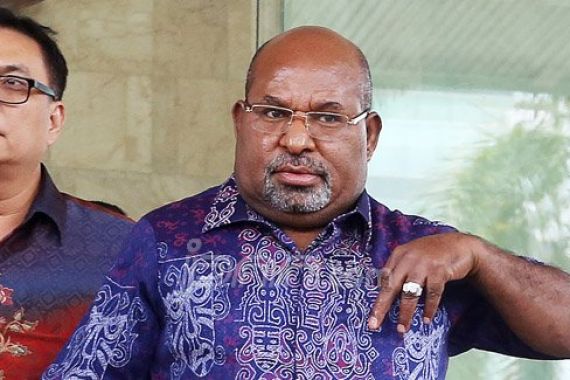 Kasus Rasuah Gubernur Papua: Mahasiswi Selvi Mangkir, Revy Dian Ditanya soal Jet Pribadi - JPNN.COM