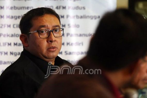 Fadli Zon: Mengirimkan Dokter Kepresidenan Buat Bu Ani Bukan Keputusan Jokowi - JPNN.COM