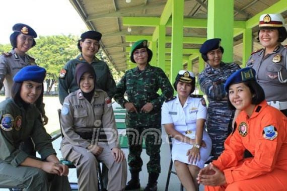 Prajurit TNI Wanita Boleh Dandan Kok, Asal Tak Menor - JPNN.COM