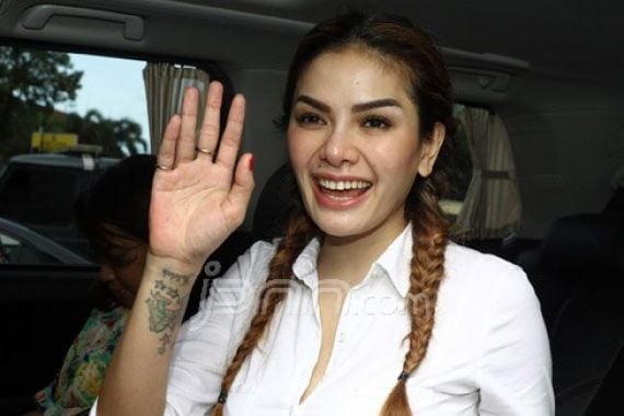 3 Berita Artis Terheboh: Nikita Mirzani Begituan dengan Pebasket, Feby Febiola Siap Meninggal - JPNN.COM