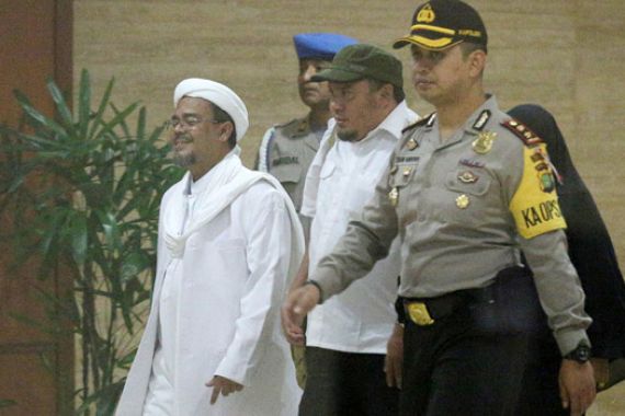 Telepon Tak Bisa Dihubungi, Habib Rizieq Sudah di Pesawat? - JPNN.COM