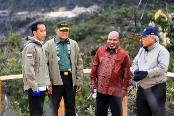 Pak Jokowi, Rakyat Papua Sangat Berterima Kasih - JPNN.COM