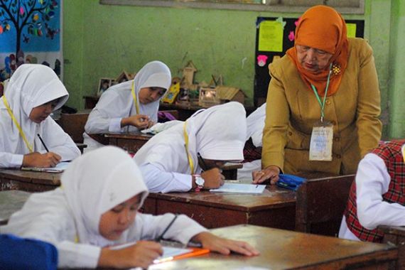 Lima Hari Sekolah, Tak Ada Lagi Murid Belajar di Madrasah Diniyah - JPNN.COM