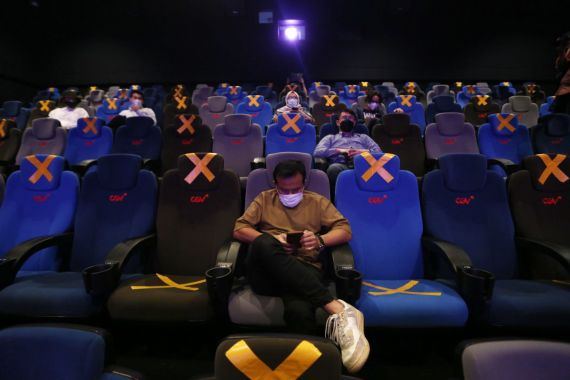 Bioskop CGV Kembali Beroperasi, Penonton Antusias - JPNN.COM