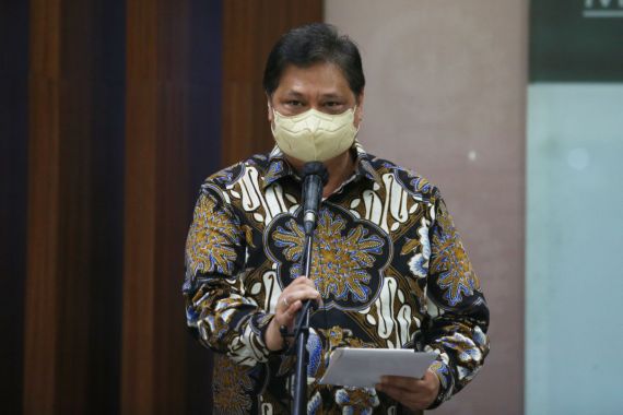 Ada Wacana Airlangga Dipasangkan dengan Ganjar Pranowo Melawan Duet Prabowo-Puan - JPNN.COM