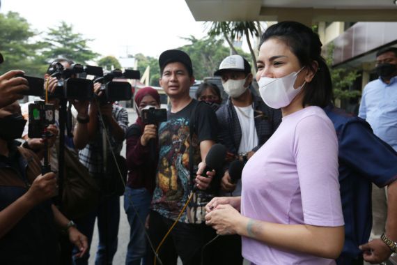 Jawaban Nikita Mirzani Saat Disinggung Soal Sosok Kuat di Belakangnya - JPNN.COM