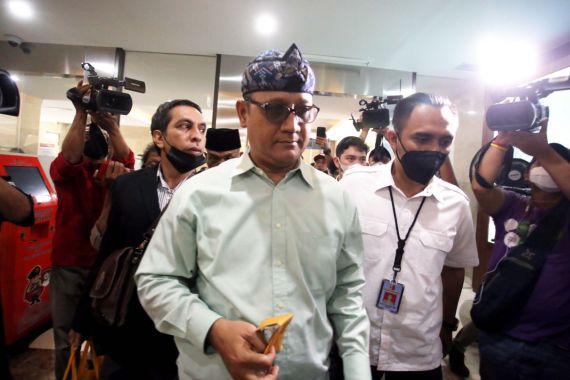 Edy Mulyadi Bilang Kalimantan Tempat Jin Buang Anak, Kuasa Hukum: Itu Hanya Satire - JPNN.COM
