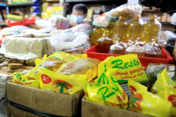 Harga Minyak Goreng Curah di Jakarta Hari Ini Turun, Lumayan Bun - JPNN.COM