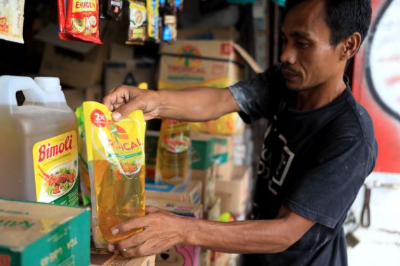 Minyak Goreng Langka, Jangan Tuding Pedagang Pasar, Salah Alamat - JPNN.COM
