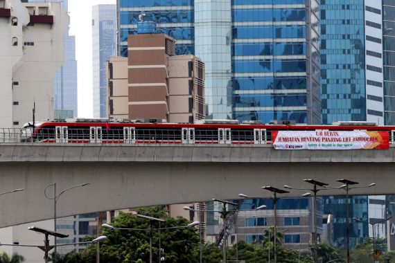 Rayakan HUT DKI Jakarta, Naik LRT Jakarta Cukup Bayar 1 Rupiah - JPNN.COM