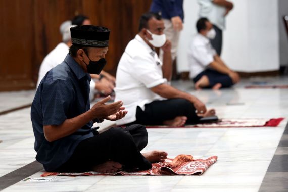 Ingin Rezeki Mengalir Deras? Amalkan Ini Secara Rutin Sehabis Salat Subuh - JPNN.COM