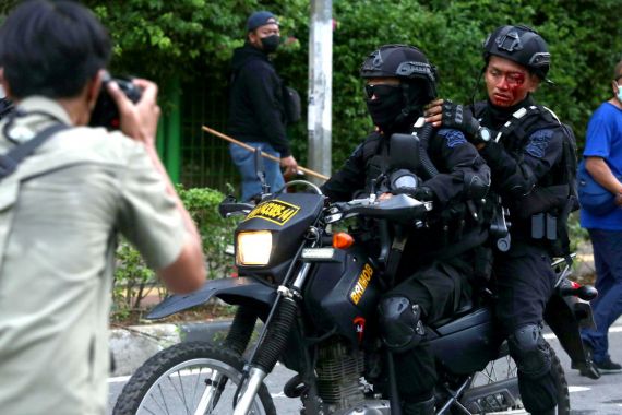 Kombes Sambodo Ungkap Detik-Detik Massa Mengamuk dan Menyerang Polisi - JPNN.COM