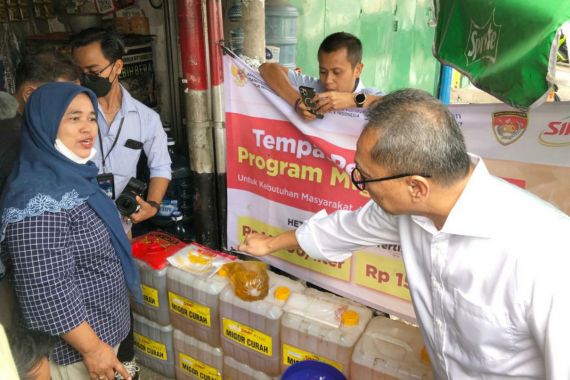 Mendag Sidak Pasar di Cirebon, Harga Minyak Goreng Aman, Daging Ampun-Ampunan - JPNN.COM