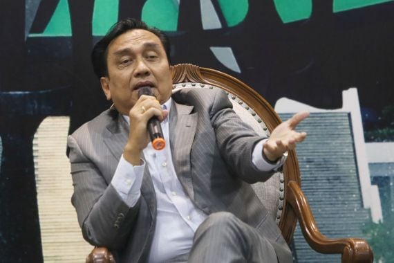 Komarudin Watubun PDIP Bakal Cecar Effendi Simbolon soal Prabowo Cocok Menakhodai RI - JPNN.COM