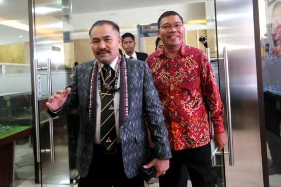 Kamaruddin Bawa Barbuk ke Sidang Ferdy Sambo, Mengejutkan, Masih Berdarah - JPNN.COM
