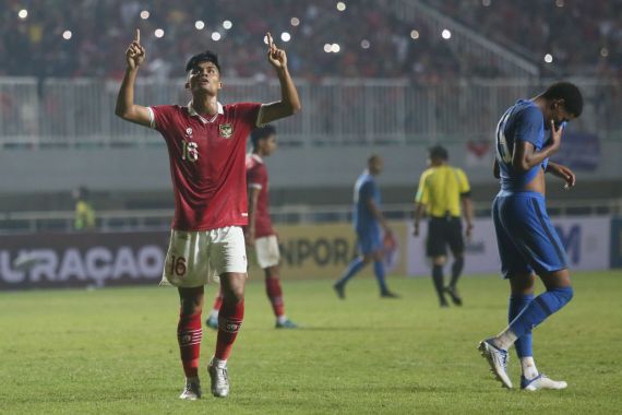 Skor Babak Pertama Timnas U-23 Indonesia vs Malaysia 1-0, Ramadhan Sananta Cetak Gol - JPNN.COM