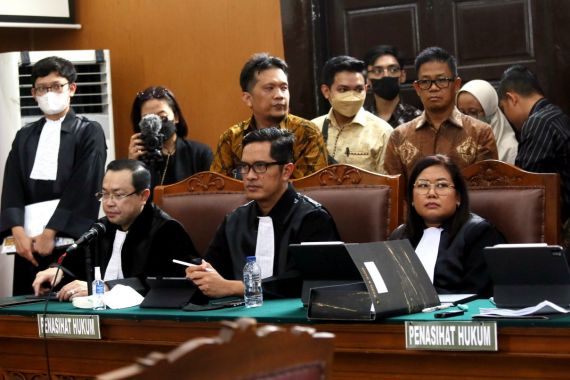 Febri Diansyah Minta Hakim Jangan Telan Mentah-Mentah Dakwaan Jaksa - JPNN.COM