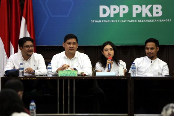 Jubir Muda PKB Dira Martamin: Mega & SBY Lebih Cocok Pakai Hijau - JPNN.COM