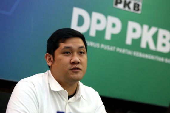 PKB Sebut Pangkat Tituler Deddy Corbuzier Bukan Urgensi, Cuma Sensasi - JPNN.COM