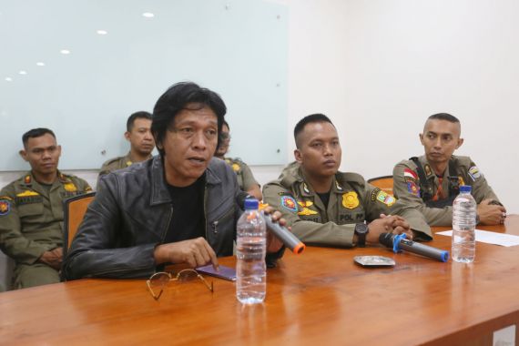Pameran Foto 25 Tahun Reformasi, Adian Napitupulu: Rakyat Harus Tahu - JPNN.COM