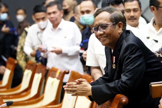 Pak Kiai Tidak Perlu Istikharah untuk Pilih Capres Jika Mahfud MD Jadi Cawapres - JPNN.COM