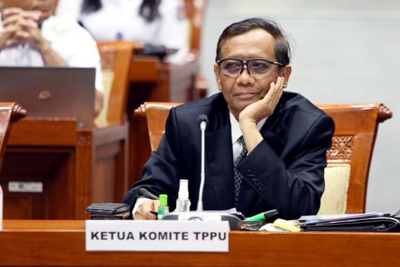 Mahfud MD kepada Komisi III DPR: Coba Perkarakan Budi Gunawan, Berani Tidak? - JPNN.COM