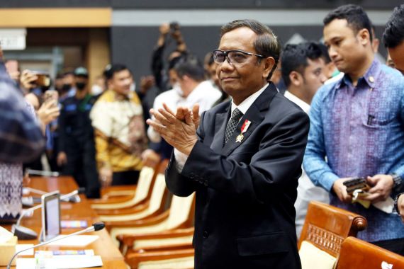 Disebut Jokowi Pantas jadi Pendamping Ganjar, Mahfud MD: Masih Lempar Bola - JPNN.COM