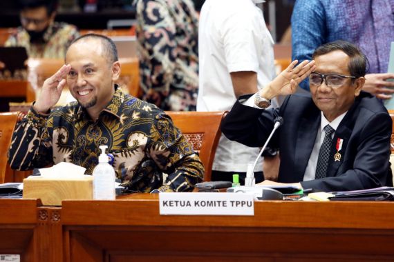 Mahfud MD Singgung Makelar Kasus, Anggota Komisi III Ini Gerah - JPNN.COM