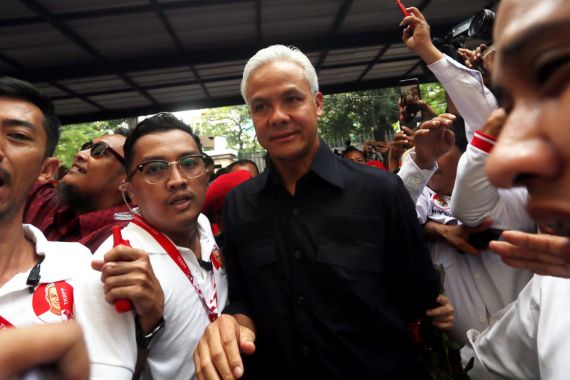 Heboh Proposal Perdamaian, Hasto Bandingkan Prabowo dan Ganjar, Sebut Nama Jokowi - JPNN.COM