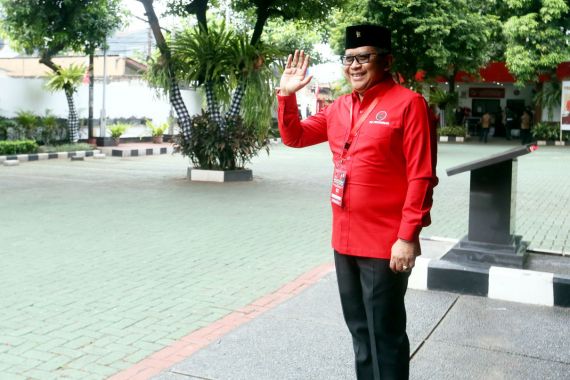 Hasto Bocorkan Sosok Menteri Lucu di Bursa Bakal Cawapres Ganjar Pranowo - JPNN.COM